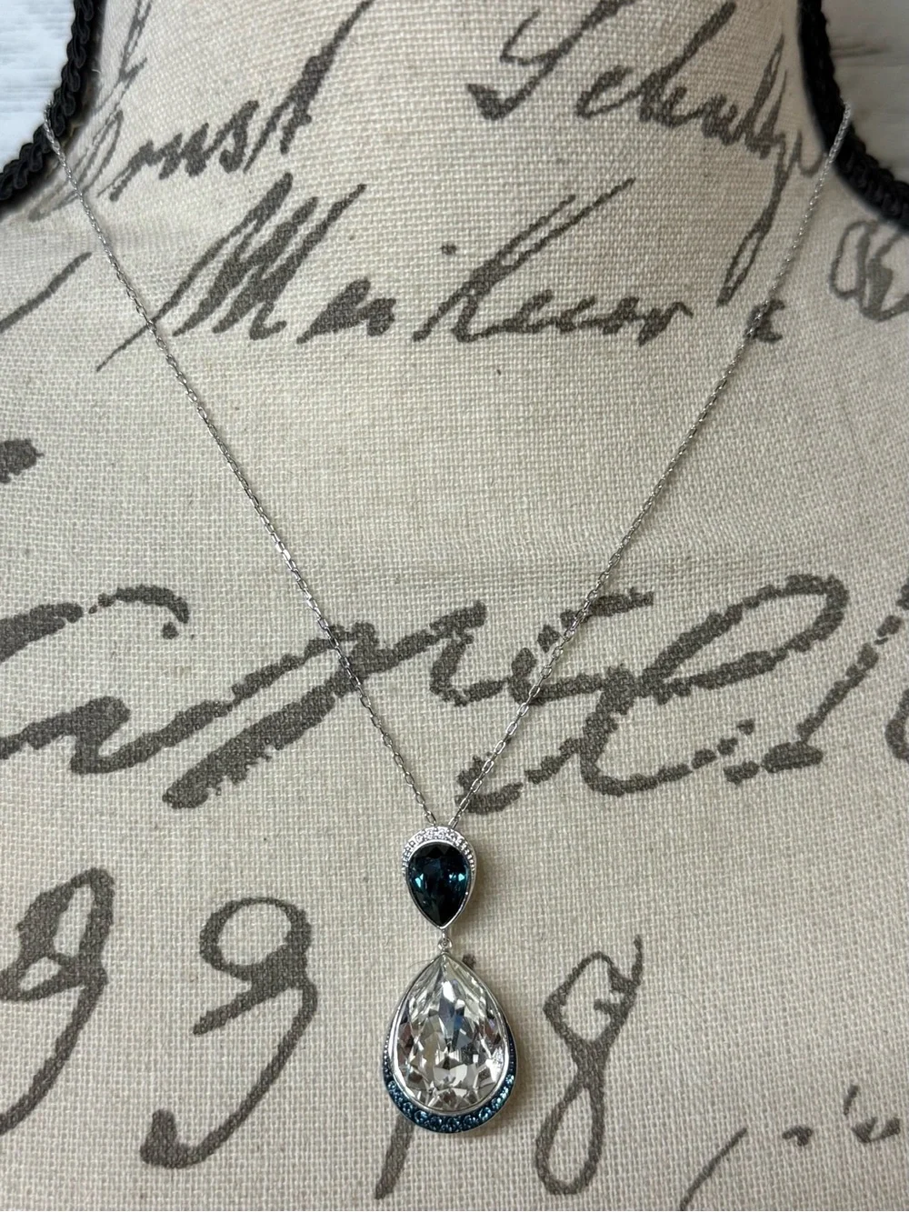 NWT Authentic Swarovski Teardrop Pendant Necklace